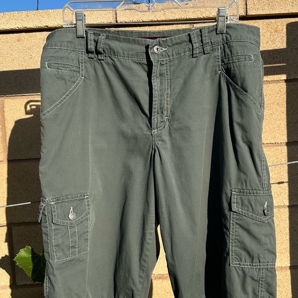 VINTAGE GREEN CARGO SHORTS Loose Fit Lightweight Multi-pocket Size-14 - Picture 8 of 10